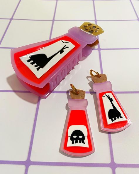 We’ve revamped our best-selling Essence of Llama earrings to match our new exclusive claw clip design! Both are blacklight reactive & the clip has TWO DIFFERENT SIDES ☠️/🦙 ⏰ Countdown in stories ⏰ Both drop 4/5 @ 6 PM ET. Claw clips will need to be preordered before 4/7 @ midnight ET. *Claw clips will be at a discounted price next weekend only* Any extras will be listed at full price after preorders are fulfilled 🎁 Clips are estimated to ship in 6-8 weeks. Earrings will be made to orde... Llama Earrings, Clip Design, Claw Clips, Claw Clip, 8 Weeks, Black Light, Llama, Essence, Hair Cuts