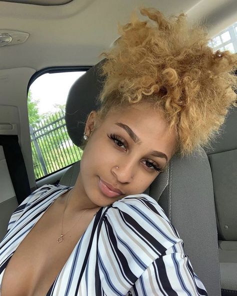 Samariajdavis Hair, Blonde Natural Hair, Cute Hair Colors, Dyed Natural Hair, Natural Curls Hairstyles, Pretty Females, Bleach Blonde, Baddie Hairstyles, Natural Hair Color