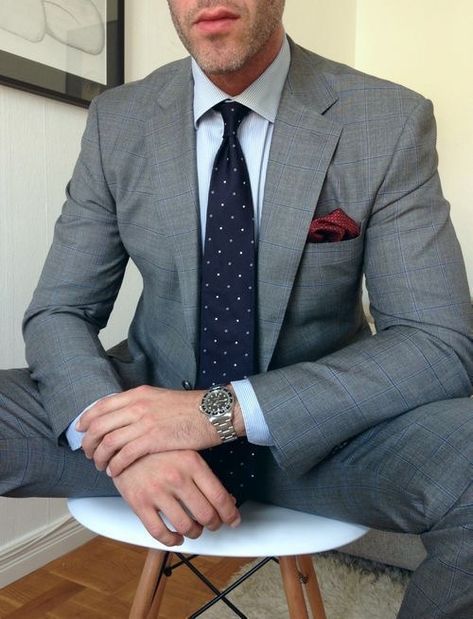 Grey Business Suits Men, Suits Tie For Men, Mens Suit And Tie, Terno Slim Fit, Windowpane Suit, Grey Suit Men, A Man In A Suit, Suit Combinations, Man In A Suit