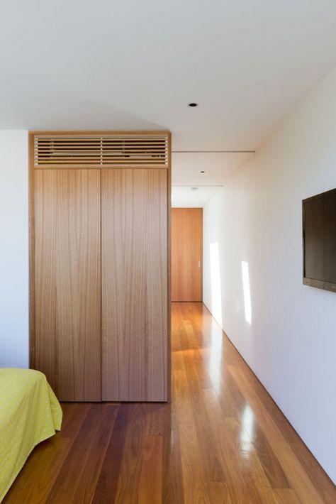 Sydney terrace house opens to nature: Bondi House Bedroom Cupboard Designs Modern, Yellow Bed Sheets, Wabi Sabi House, Row House Design, White Wall Paint, Victorian Terrace House, Wooden Cupboard, Bedroom Cupboard Designs, Yellow Bedding