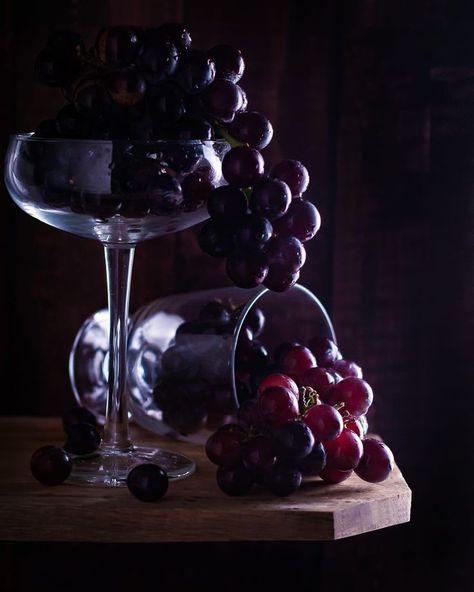 12 Grapes, Photo Still Life, Black Plums, Dark Highlights, Dark Food Photography, Wine Cork Art, Wedding Canvas, Fruits Photos, Glass Photography