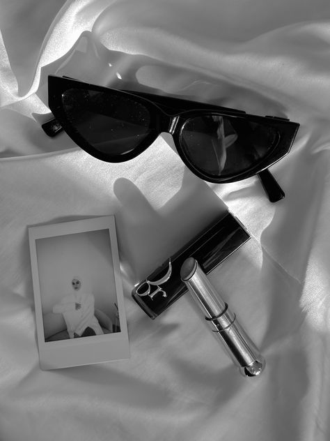 Aesthetic Pictures Sunglasses, Black And White Aesthetic Black Women, Aesthetic Sunglasses Pictures, Dior Black And White Aesthetic, Black Dior Aesthetic, Dior Sunglasses Aesthetic, White Beauty Aesthetic, Silver Widgets, Beauty Products Aesthetic