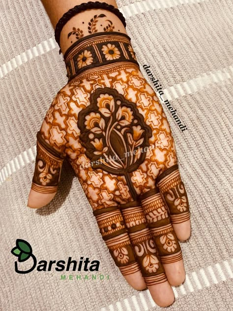 Minimilistic Mehndi, Henna Portrait, Sider Mehndi, Traditional Mehendi, Minimal Mehendi, Designer Mehandi, Designer Mehendi, Wedding Henna Designs, 2023 Bride