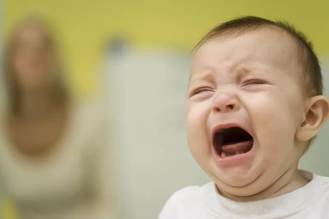 Tantrums: Understanding Baby's Mood Swings Baby Tantrums, Temper Tantrums Toddler, Dog Crying, Tantrums Toddler, Temper Tantrums, Baby Throw, Parenting Techniques, First Time Parents, Emotional Skills