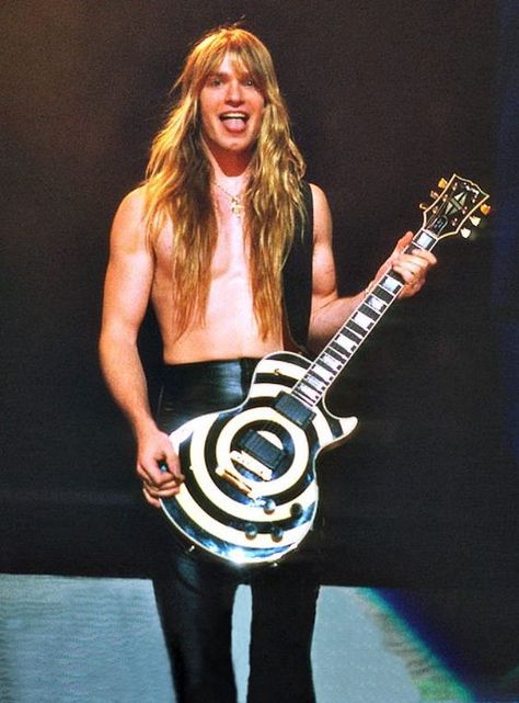 Vintage Zakk Wylde with his bullseye guitar - before the beard    #ZakkWylde #OzzyOsbourne #guitar #guitarist Famous Guitarists, Zakk Wylde, Black Label Society, 80s Look, Famous Musicians, I'm With The Band, Mötley Crüe, Guitar Hero, Ozzy Osbourne