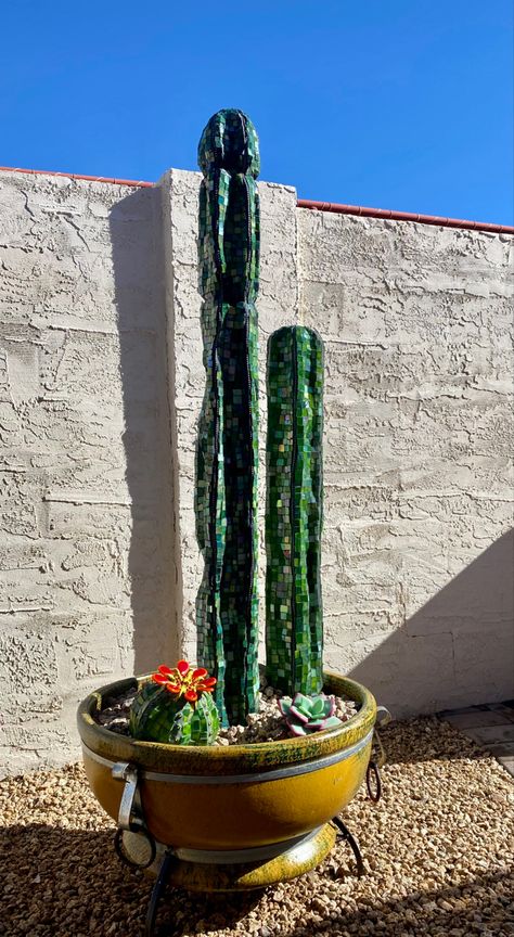 Mosaic Bench Ideas, Waterfall Backsplash, Cactus Mosaic, Mosaic Cactus, Cement Sculpture, Glassware Garden Art, Mosaic Pot, Garden Totem, Mosaic Art Diy