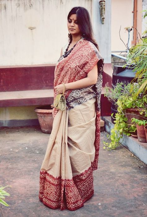 Nice Kolkata Saree, Sari Ideas, Indigo Saree, Cutwork Saree, Cotton Saree Blouse, Desi Outfits, Cotton Saree Designs, Block Print Saree, Summer Bride