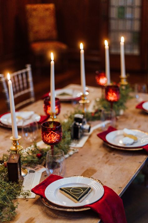 If Harry Potter Had a Christmas Wedding This Would Be It Harry Potter Wedding Centerpieces Diy, Harry Potter Christmas Wedding, Harry Potter Christmas Table Decorations, Gryffindor Wedding Theme, Harry Potter Themed Table, Harry Potter Christmas Food, Harry Potter Winter Wedding, Harry Potter Wedding Table Decorations, Harry Potter Christmas Table