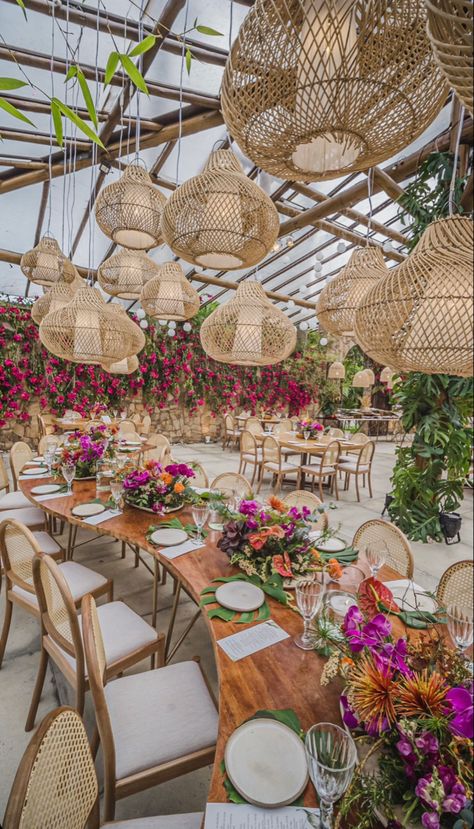 Tropical Wedding Decor, Tropical Interior, Boho Outdoor, Flower Chandelier, Flower Installation, La Wedding, Bathroom Design Luxury, Hanging Flowers, Restaurant Interior Design