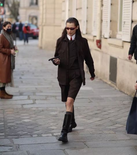 Thigh High Sock Outfits, Mid Calf Boots Outfit, Calf Boots Outfit, Boots Street Style, Street Style 2022, Hadid Fashion, Bella Hadid Street Style, Bella Hadid Outfits, Sock Outfits