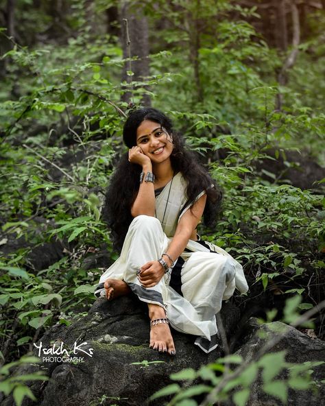 Image may contain: 1 person, outdoor Kerala Photoshoot, Sketchbook Faces, Nadan Pennu, Kerala Outfits, Photography Sketchbook, Kerala Wedding Photography, Cute Nature, Indian Photoshoot, Saree Photoshoot