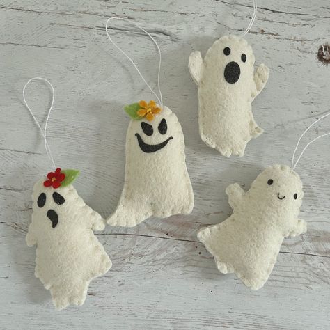 Ghost Ornaments, Felt Ghost, Halloween Felt Crafts, Random Faces, Handmade Felt Ornament, Felt Halloween, Ghost Decoration, Autumn Crafts, Halloween Ornaments