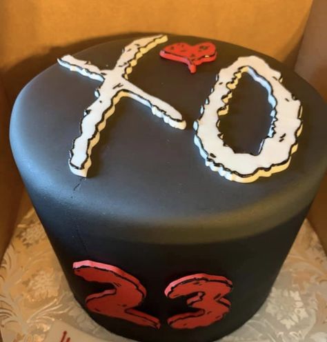 The Weekend Cake Ideas, Xo Cake The Weeknd, The Weeknd Birthday Theme, Cake The Weeknd, The Weeknd Cake, Weeknd Birthday, The Weeknd Birthday, Balloon Birthday Themes, The Weeknd Albums