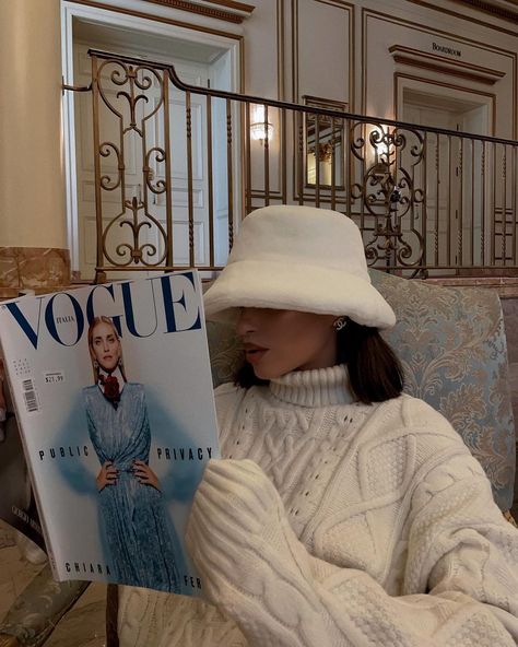 Vitaliia��’s Instagram post: “Morning reads 🗞” Bucket Hat Outfit Fall, Winter Bucket Hat Outfit, Bucket Hat Winter Outfit, Bucket Hat Outfit Winter, Winter Hat Outfit, Bucket Hat Outfit, Hat Aesthetic, Hat Outfit, Fall Winter Trends