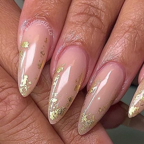 BIG LO the almond slayer on Instagram: "24k., ✨💰 . . Blushed Sand” acrylic @nailedbycleo_shoppe code: DBL10 . . #almondnails #longnails #nudenails #chrome #chromenails #goldflakes #24k #gold #ovalnails #dfwnailtech #dallasnailtech" Almond Nails With Foil, Gold Flake Almond Nails, Nude And Gold Almond Nails, Nail Designs Gold Flakes, Gold Flakes Nails, Almond Nails Gold, Gold Almond Nails, Gold Flake Nails, Nails With Gold Flakes