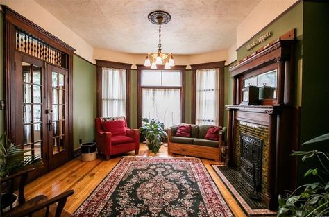 This 2,500-square-foot house, featured here a few years ago as a duplex, has been restored into a single-family home with impressive woodwork. Victorian Home Restoration, 1880s House Interior, 1800s House Interior, 1910s House Interior, Restored Victorian Homes, Victorian Home Interior, Old House Interior, Victorian Interior, Victorian Style Homes