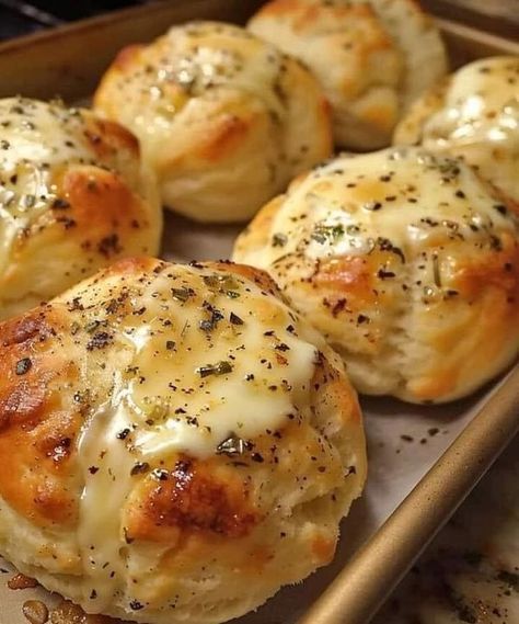 Grandma Cooking, Martha Stewart Recipes, Bombe Recipe, Cheese Biscuits, Garlic Butter Chicken, Butter Cheese, Quick Snack, Party Appetizer, Quick Snacks