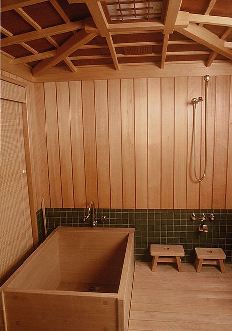 See on our site how cedar paneling, ceiling, and slatted floor (sunoko) enhance the experience of bathing in a traditional wooden soaking tub (ofuro). Paneling Ceiling, Japanese Soaking Tub Shower Combo, Soaking Tub Shower Combo, Japanese Bath House, Japanese Bathroom Design, Japanese Bathtub, Japanese Bathroom, Cedar Paneling, Wooden Bathtub