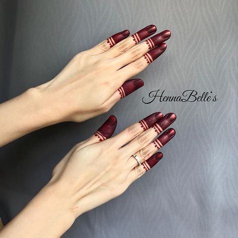 Latest Finger Mehndi Designs, Nail Polish Red, Wedding Henna Designs, Red Henna, Indian Mehndi Designs, Finger Henna Designs, Henna Tattoo Hand, Bridal Mehendi Designs Hands, Finger Henna