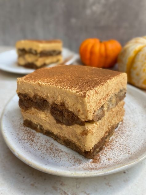 Pumpkin spice latte tiramisu — Truffle&Egg recipes Pumpkin Spice Latte Tiramisu, Pumpkin Spice Tiramisu Recipe, Pumpkin Spice Tiramisu, Tiramisu Brownies, Italian Sweets, Pumpkin Mousse, London Eats, Beef Pasta, Tiramisu Recipe