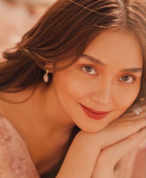 Kathryn Bernardo Photoshoot, Pre Debut Photoshoot, Debut Photoshoot, Bella Marie, Headshot Poses, Daniel Padilla, Kathryn Bernardo, Photography Posing Guide, Posing Guide