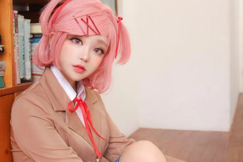 Natsuki Cosplay, Bendy Y Boris, Reading Manga, Oki Doki, Doki Doki Literature Club, Kawaii Cosplay, Cosplay Characters, Cute Games, Doki Doki