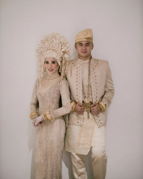 Nikah Ideas, Adat Melayu, Melayu Wedding, Malay Wedding Dress, Pose Pengantin, Indonesia Traditional, Undangan Digital, Kebaya Wedding, Indonesian Wedding