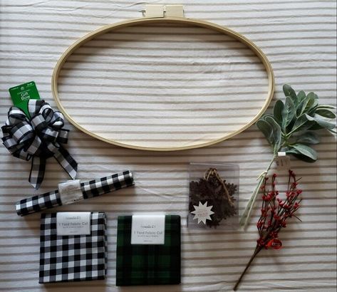 Farmhouse Embroidery Hoop Decor, Embroidery Hoop Wreath Diy, Embroidery Hoop Diy, Crochet Wreaths, Fall Candles Diy, Hoop Crafts, Embroidery Hoop Wreath, Farmhouse Wreaths, Arts Project