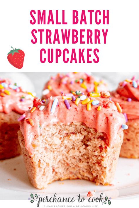 Small Batch Strawberry Cupcakes Strawberry Crisp Recipe, Strawberry Almond Milk, Strawberry Cupcake Recipes, Strawberry Crisp, Cook Healthy, Bakers Gonna Bake, Strawberry Flavor, Freeze Dried Strawberries, Dessert Cake Recipes