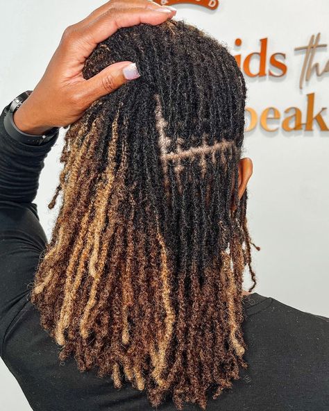 THE MICROLOCS PRO on Instagram: “Which do you prefer? Your natural hair color or a vibrant color? . . . Service Type: 16” Belle Microlocs Twists (human hair extensions…” Highlights On Micro Locs, Hair Color Ideas For Micro Locs, Ombre Hair Color For Locs, Tension Free Loc Styles, Micro Loc Color Ideas, Microlocs Hair Color, Medium Micro Locs, Microlocs With Highlights, Micro Loc Extensions Permanent Human Hair