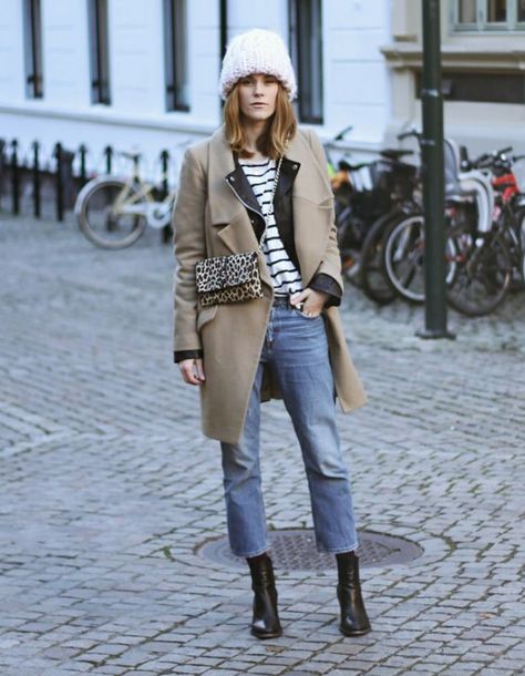 chic way to wear socks with cropped jeans and boots Vinter Mode Outfits, Cold Weather Outfits Winter, Cool Winter, Cropped Flare Jeans, Camel Coat, Cropped Flares, Inspiration Mode, Fashion Mode, Looks Style