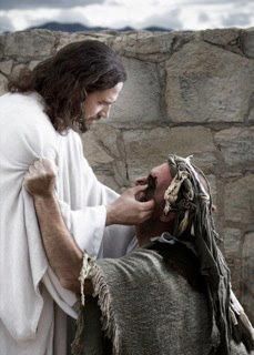 Cura do cego de nascença. Pictures Of Christ, Jesus Heals, Jesus Art, Lord And Savior, Son Of God, Jesus Pictures, Bible Art, Lord Jesus Christ, Jesus Cristo