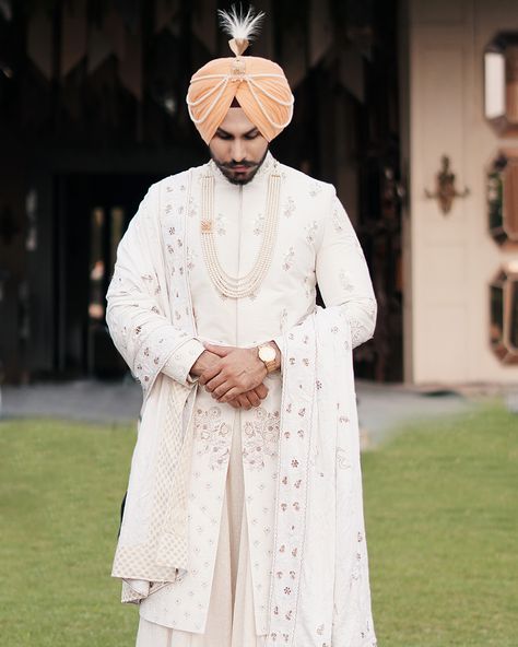 Sherwani For Sardar Groom, Sikh Groom Outfit Sherwani, Sikh Groom Outfit, Sikh Groom, Sikh Wedding Dress, Sherwani For Groom, Bridal Entry, Groom Dress Men, Sherwani Groom