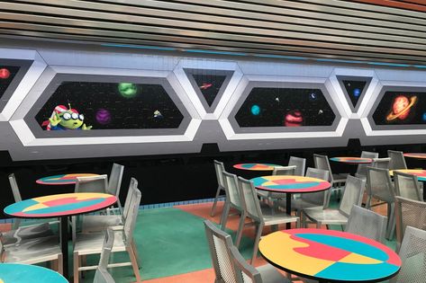 Alien Restaurant, Alien Pizza Planet, Disneyland Restaurants, Planet Photo, Themed Restaurant, Pizza Planet, Vegetable Medley, Roasted Onions, Pizza Place