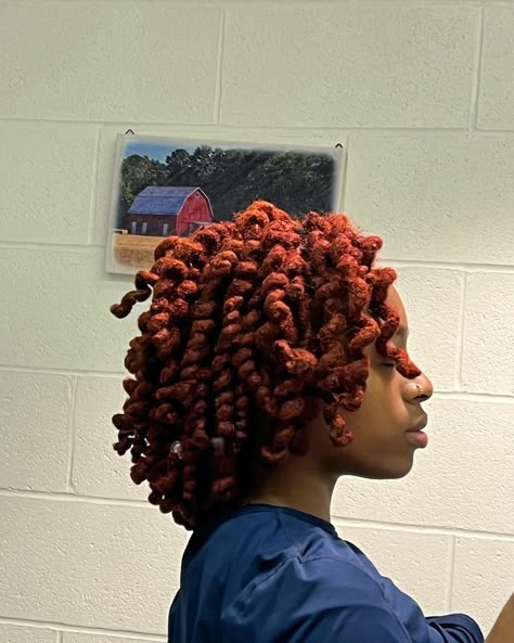 Loc Curls, Healthy Locs, Short Locs, Short Locs Hairstyles, Dreadlock Style, Dreadlock Styles, Dyed Hair Inspiration, Curl Styles, Dread Hairstyles