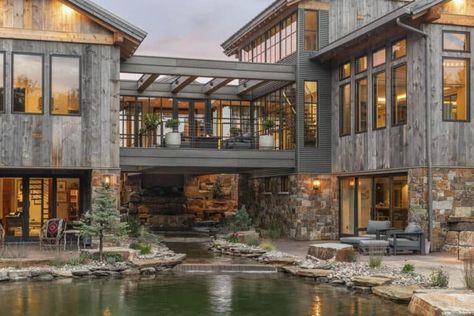 Enchanting Montana modern lodge-style home nestled in the Midwest Modern Ski Lodge Exterior, Modern Ski Lodge, Modern Lodge Style, Lodge Style Home, Nantucket Style Homes, Deer Farm, Inspiring Architecture, Modern Lodge, Houses Architecture