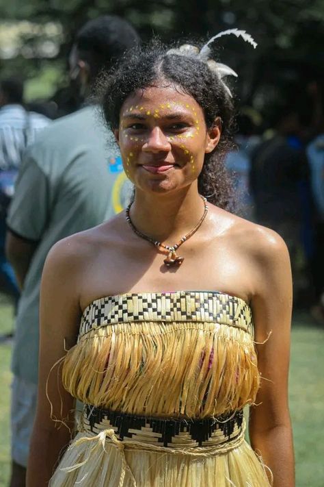 Melanesian People, Maori People, Hula Dancers, Indigenous Americans, Unique Faces, We Are The World, New Guinea, Folk Costume, World Cultures