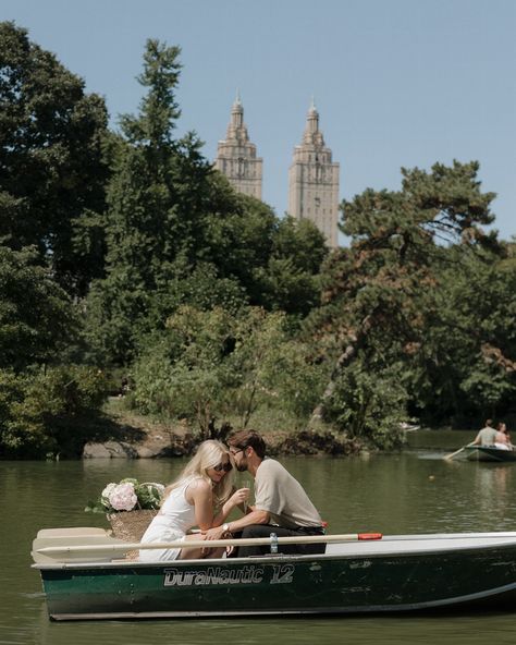 a 2 day nyc engagement photoshoot from Central Park to Brooklyn Bridge with many stops in between! Here are the first sneak peeks - many more to share later 🤍 Brooklyn Bridge Park Engagement Photos, Central Park Elopement Nyc, Engagement Shoot Central Park, Central Park Elopement, Central Park Wedding Photos, Central Park Engagement Shoot, Engagement Photos Park, Brooklyn Bridge Engagement Photos, New York Engagement Photos