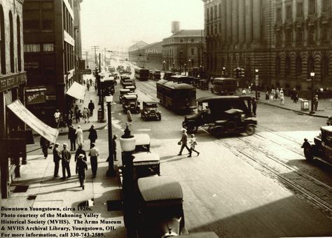 Downtown Youngstown in the 1920s Youngstown Ohio, Ohio History, Al Capone, Black N White Images, My Town, Auto Body, Back In Time, Old Pictures, The Valley