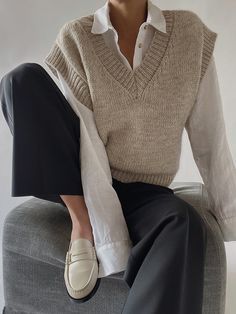 Gala Gonzalez, Casual Weekend Outfit, Emmanuelle Alt, Stylish Sweaters, Chic Sweaters, 가을 패션, Mode Vintage, Business Casual Outfits, Mode Inspiration