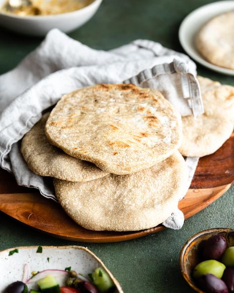 Make soft, fluffy Sourdough Pita Bread in your kitchen with simple ingredients you already have in your pantry. Homemade pita is so much tastier than store-bought, sourdough bread makes these freshly-baked flatbreads even better. Whole Wheat Tortilla Recipe, Wheat Tortilla Recipe, Sourdough Pita Bread, Sourdough Pita, Kefir Starter, Vegan Enchiladas, Wheat Tortillas, Vegan Breakfasts, Tacos Burritos