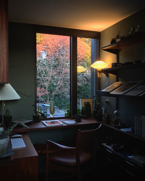 Studio Ghibli Workspace, Ghibli Office Aesthetic, Japanese Room Aesthetic Dark, Studio Ghibli Studying Aesthetic, Ghibli Studying Aesthetic, Calm Workspace, Home Office Aesthetic, Aesthetic Home Office, Office Aesthetic