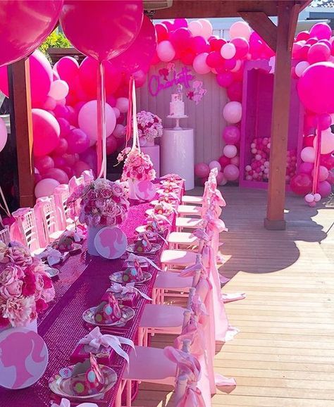 Pink Barbie Party, 2nd Birthday Party Ideas, Barbie Centerpieces, Barbie Pool, Barbie Decorations, Barbie Pool Party, Barbie Party Decorations, Birthday Barbie, Barbie Theme Party