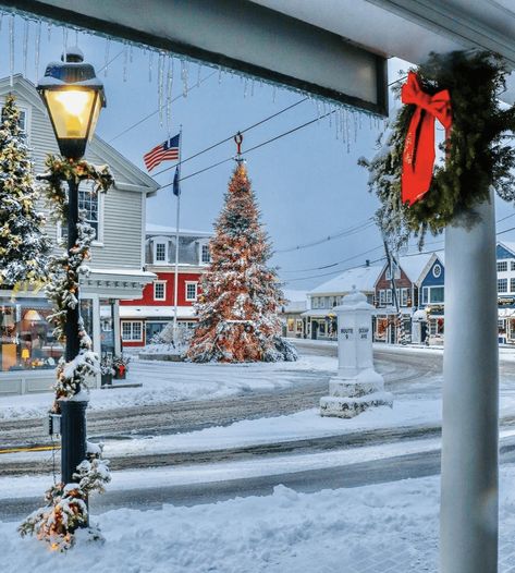 13 Maine Towns with Unique Shops & Boutiques 4 Maine Aesthetic, New England Christmas, Maine Winter, Wish You The Same, Chickens In The Winter, Christmas In The City, Beautiful Christmas Decorations, Christmas Town, Christmas Joy