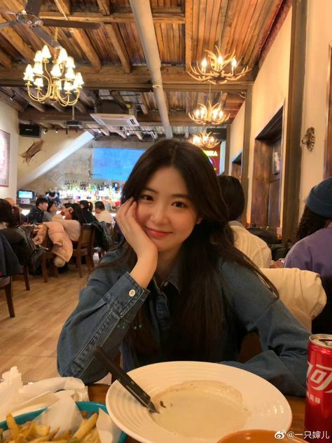 Ulzzang Cafe, Asian Photography, Video Call With Boyfriend Screen Photo, Fashion Top Outfits, Selfie Poses Instagram, Beach Photography Poses, Girls Pin, Everyday Fashion Outfits, Photo Pose Style