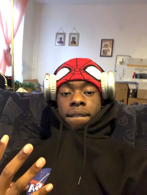 Spiderman beanie, black man, selfie, instagram story, inspiration Spiderman Selfie, Spiderman Headphones, Spiderman Beanie, Nasa, Spiderman, Headphones