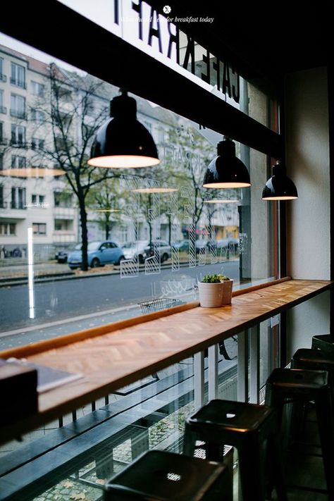 Kaffe Bar, Berlin Cafe, Bar Deco, Café Design, Window Bars, Cozy Coffee Shop, Retro Cafe, Interior Vintage, Coffee Shops Interior