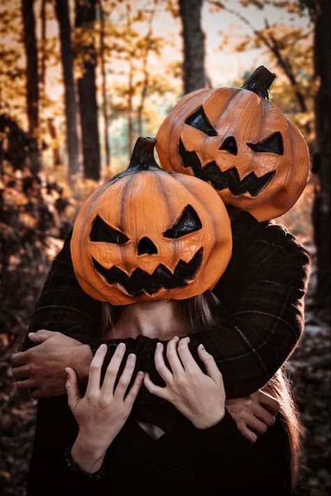 Pumpkinhead Photoshoot, Pumpkin Head Photoshoot, Head Photoshoot, Pumpkin Photography, Mascaras Halloween, Halloween Trends, Pumpkin Pictures, Pumpkin Mask, Pumpkin Photos