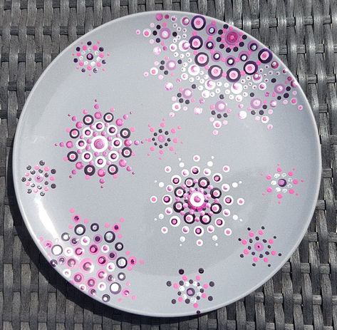 Diy Pottery Painting, Mandala Rock Art, Pottery Painting Designs, Keramik Design, Raku Pottery, Seni Cat Air, Diy Pottery, Dot Art Painting, Mandala Dots