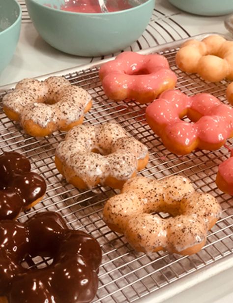 Mochi Doughnut Recipe, Mochi Donut Recipe, Homemade Mochi, Mochi Donuts Recipe, Mochi Recipes, Mochiko Flour, Mochi Donut, Japanese Dessert Recipes, Mochi Recipe